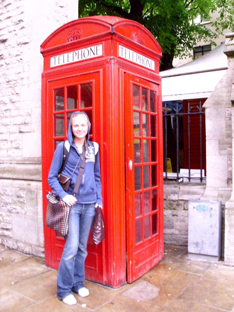 Do I look like a tourist or what? I do love the red telephone booths :)