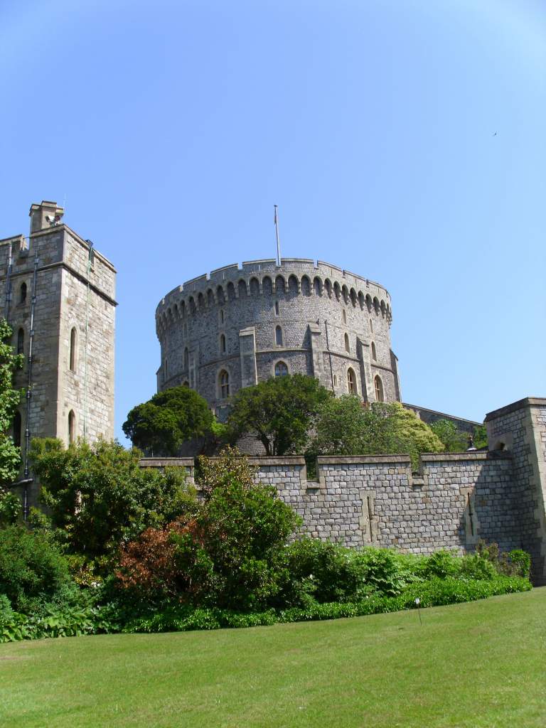 We visited Windsor Castle. The flag was up, but of course we didn't see the Queen :(